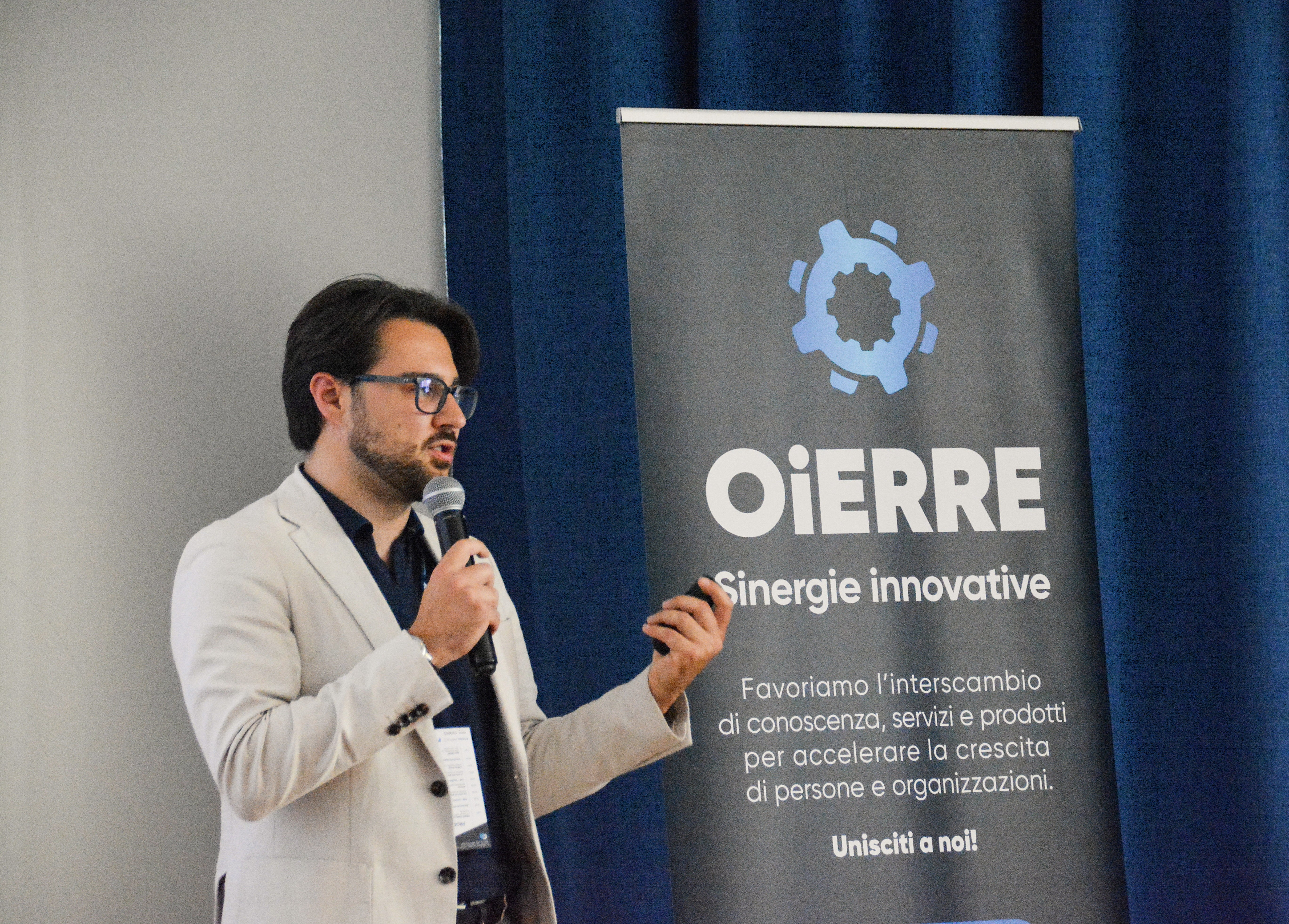 Il  nostro Assistente AI si presenta al Consorzio OiERRE
